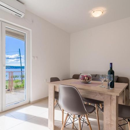 Apartmani Dupor Горни Карин Екстериор снимка