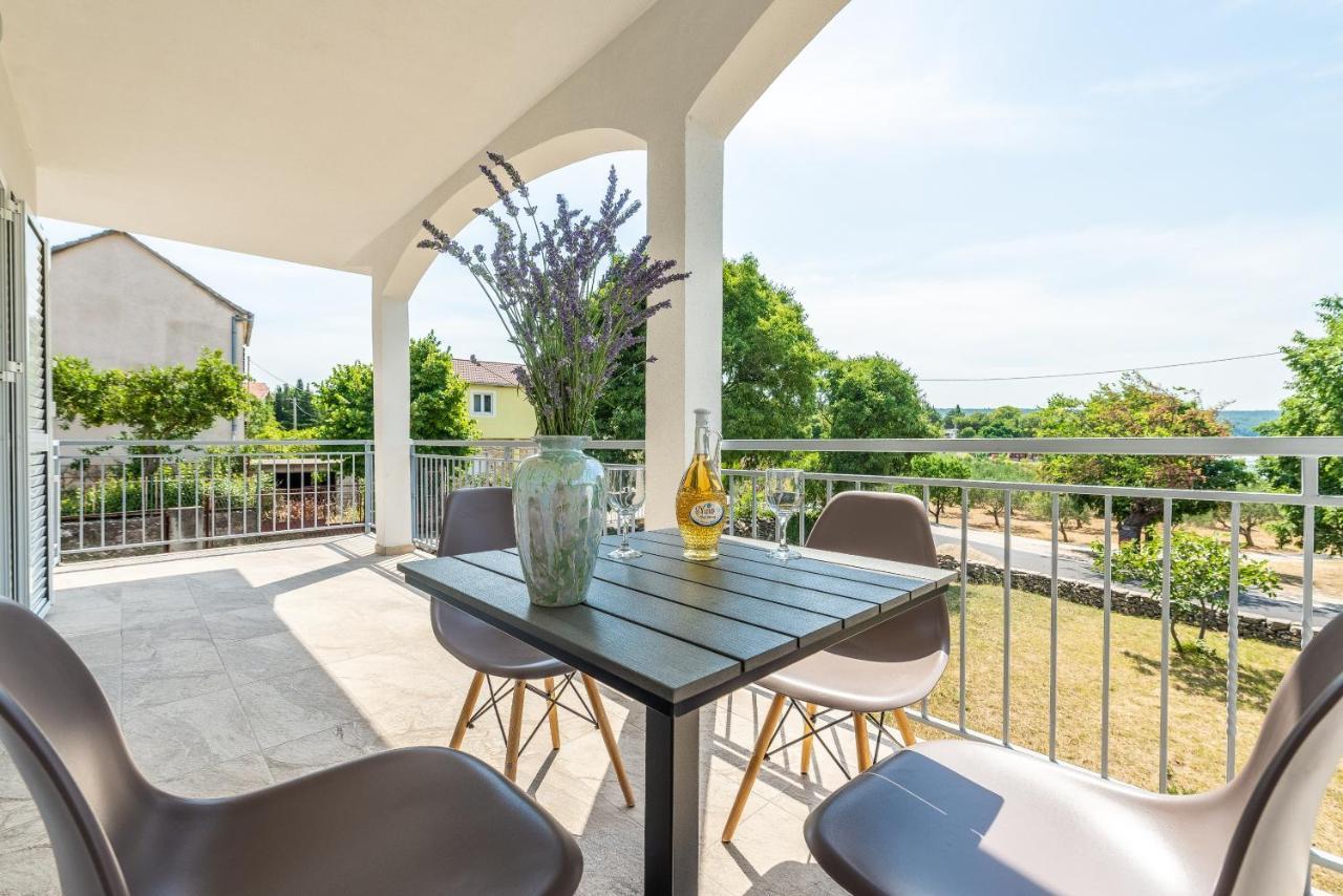 Apartmani Dupor Горни Карин Екстериор снимка