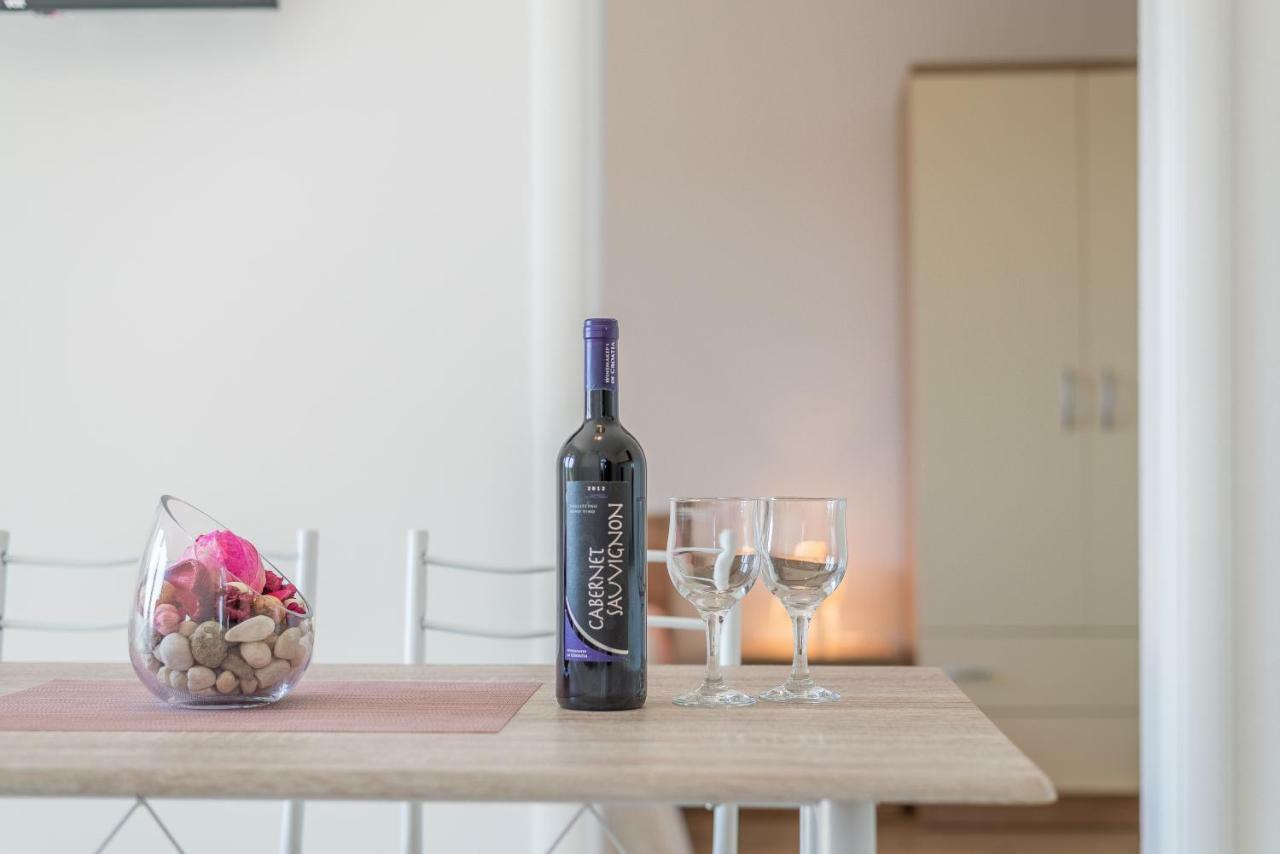 Apartmani Dupor Горни Карин Екстериор снимка