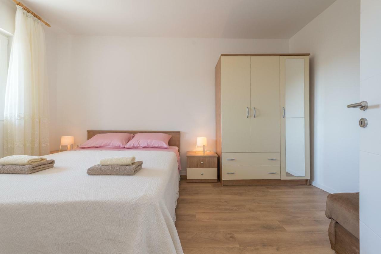 Apartmani Dupor Горни Карин Екстериор снимка