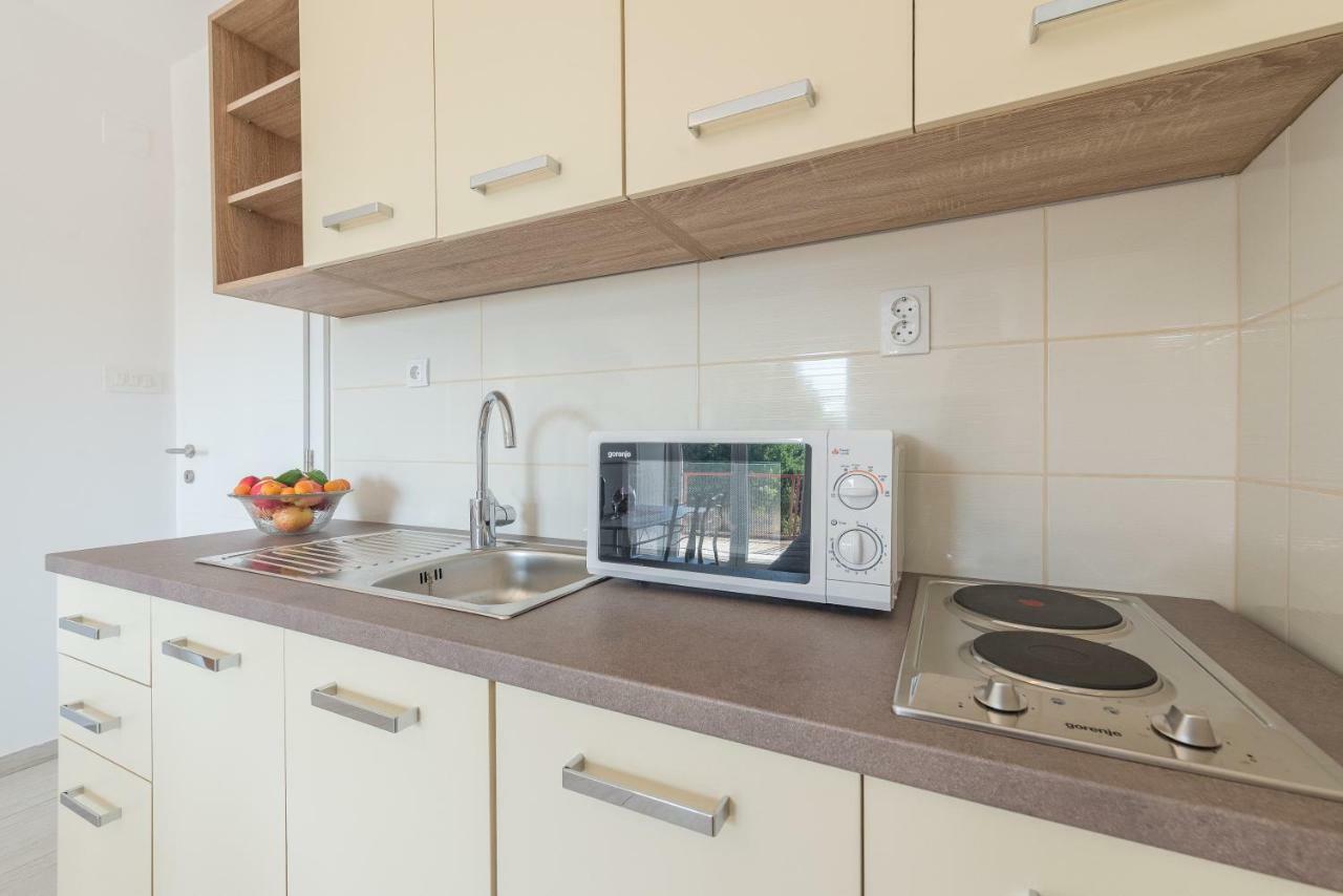 Apartmani Dupor Горни Карин Екстериор снимка