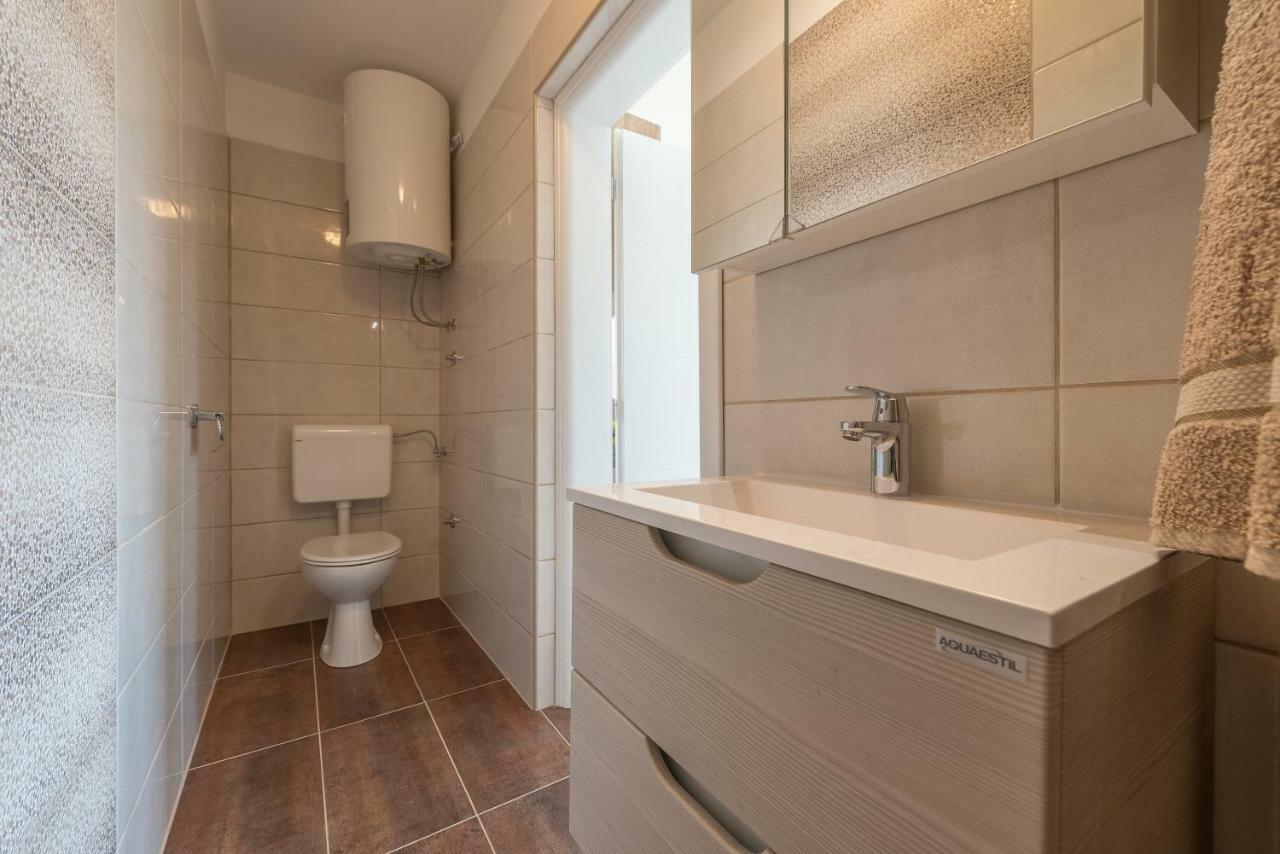 Apartmani Dupor Горни Карин Екстериор снимка