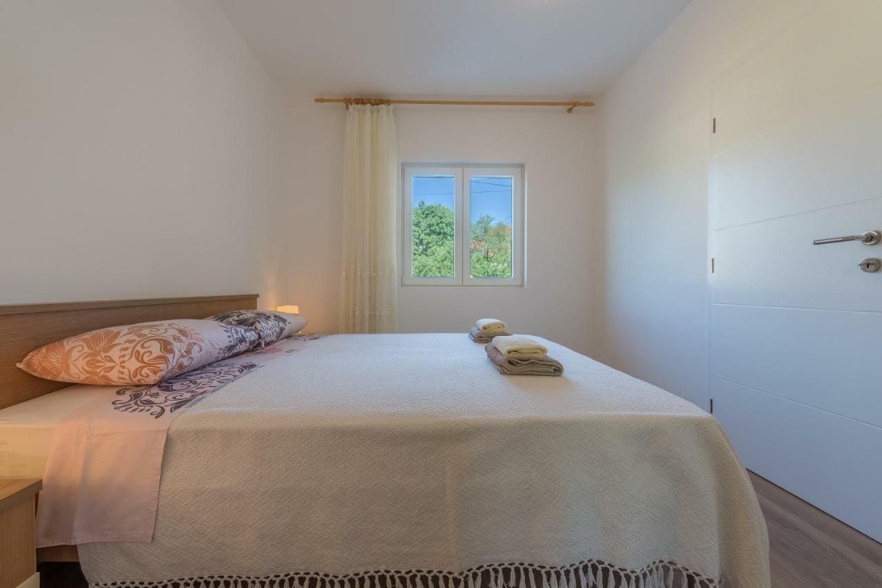Apartmani Dupor Горни Карин Екстериор снимка