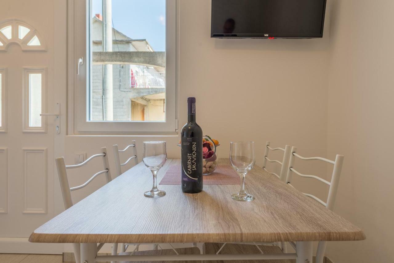 Apartmani Dupor Горни Карин Екстериор снимка