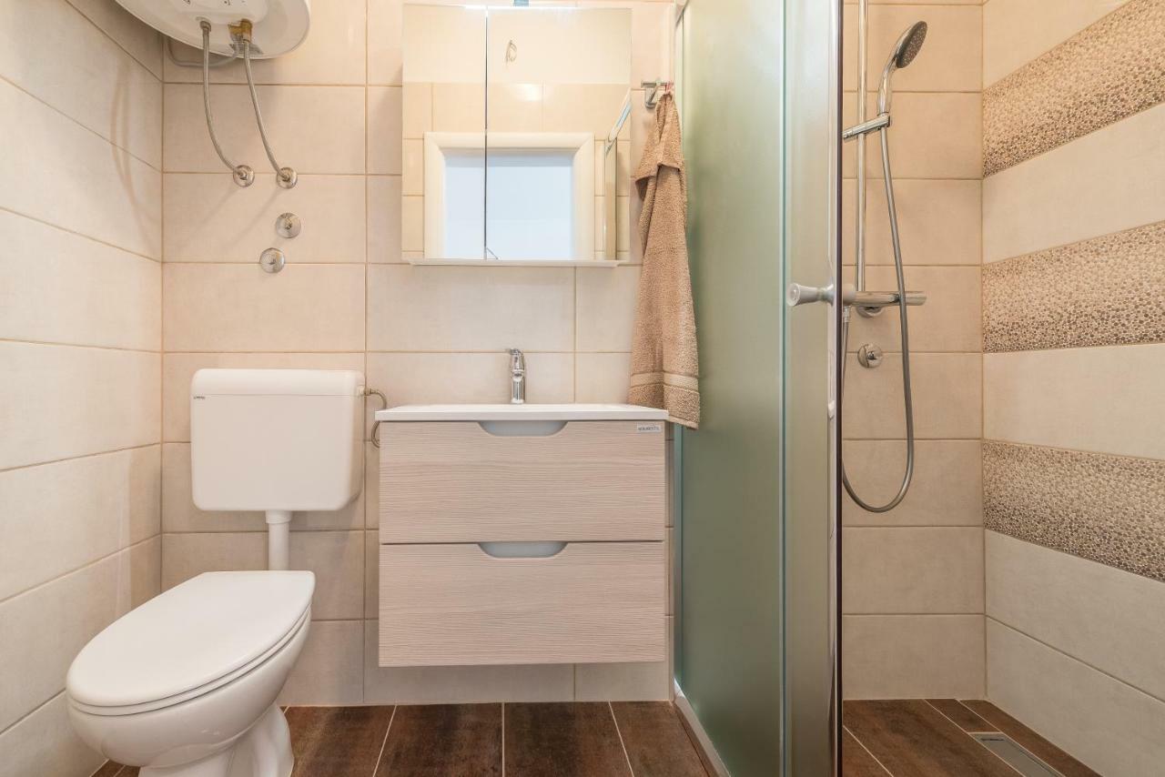 Apartmani Dupor Горни Карин Екстериор снимка