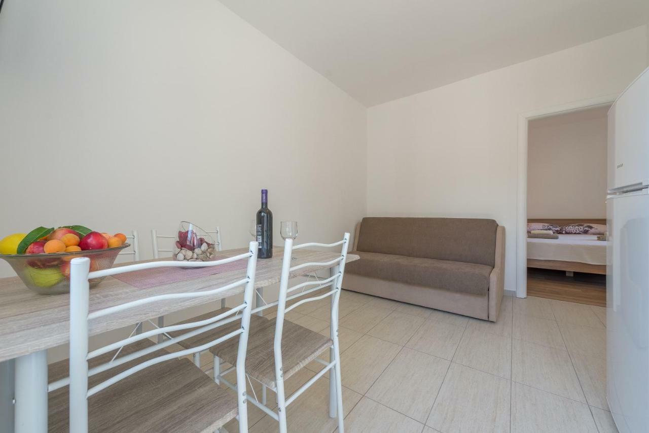 Apartmani Dupor Горни Карин Екстериор снимка