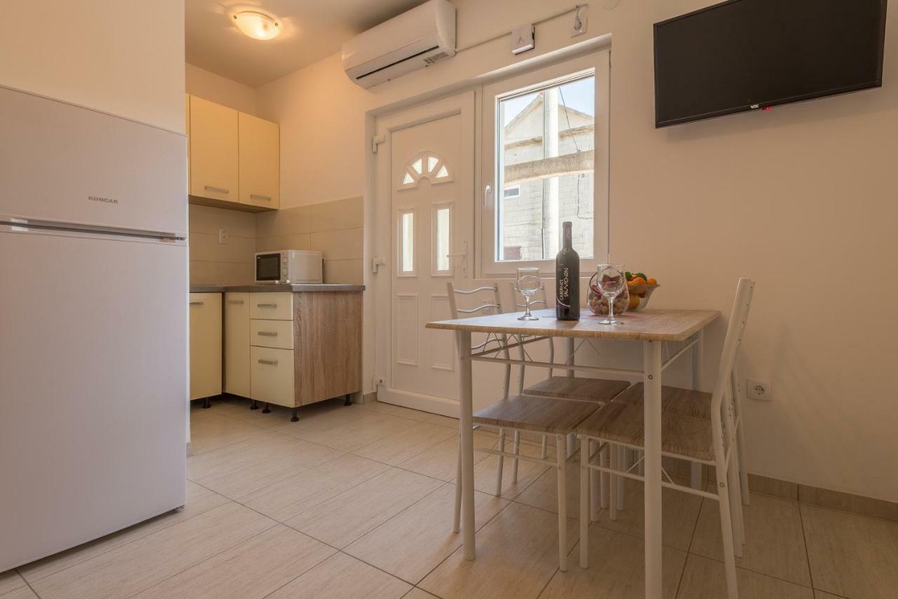 Apartmani Dupor Горни Карин Екстериор снимка