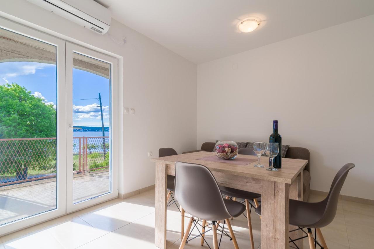 Apartmani Dupor Горни Карин Екстериор снимка