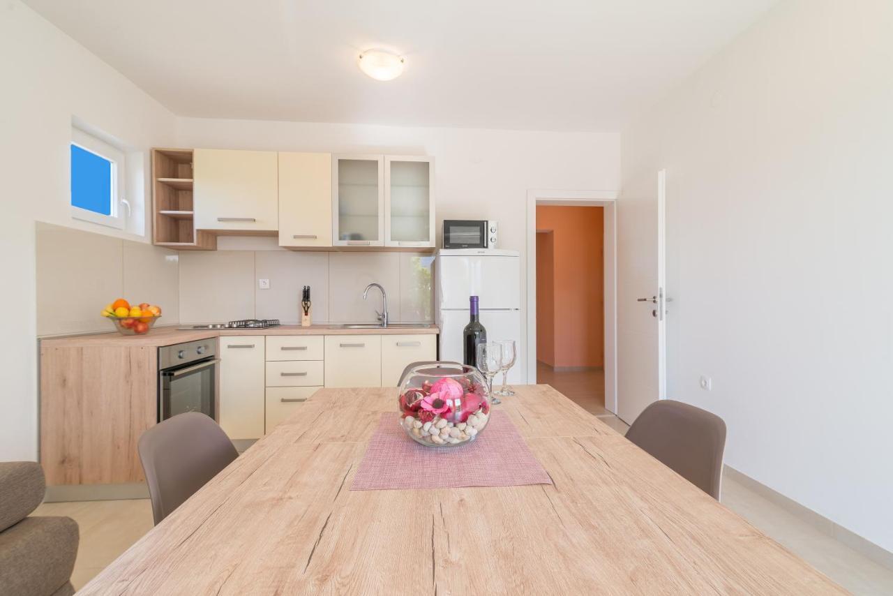 Apartmani Dupor Горни Карин Екстериор снимка