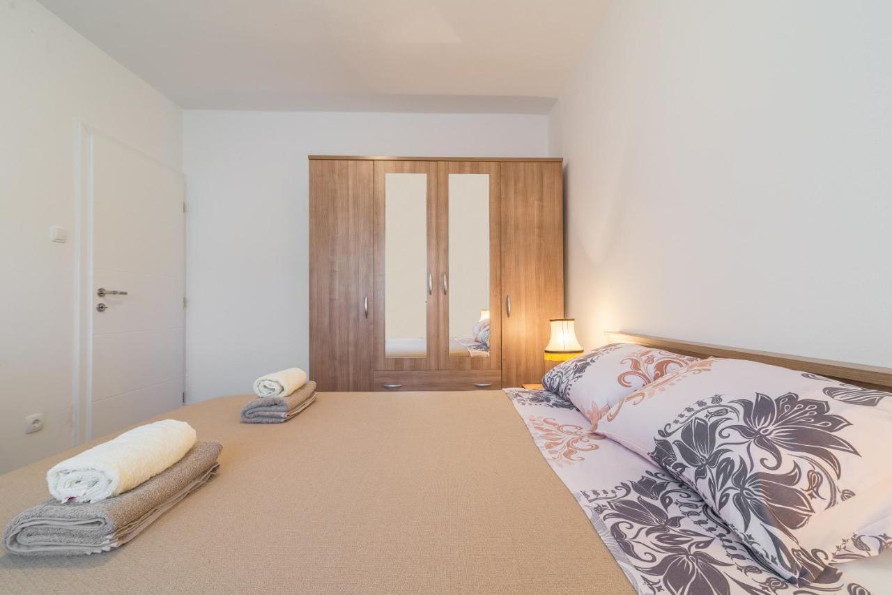 Apartmani Dupor Горни Карин Екстериор снимка