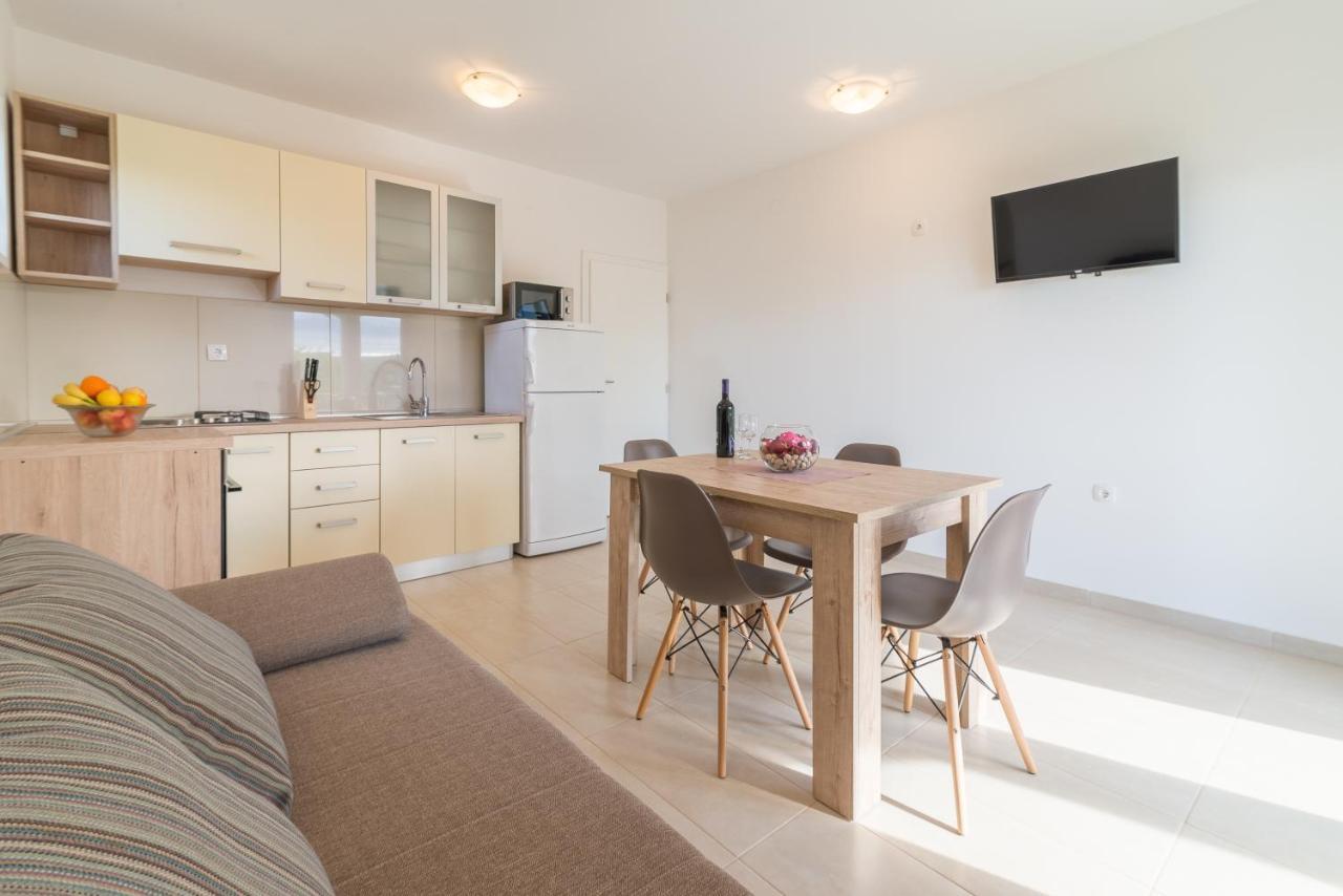 Apartmani Dupor Горни Карин Екстериор снимка