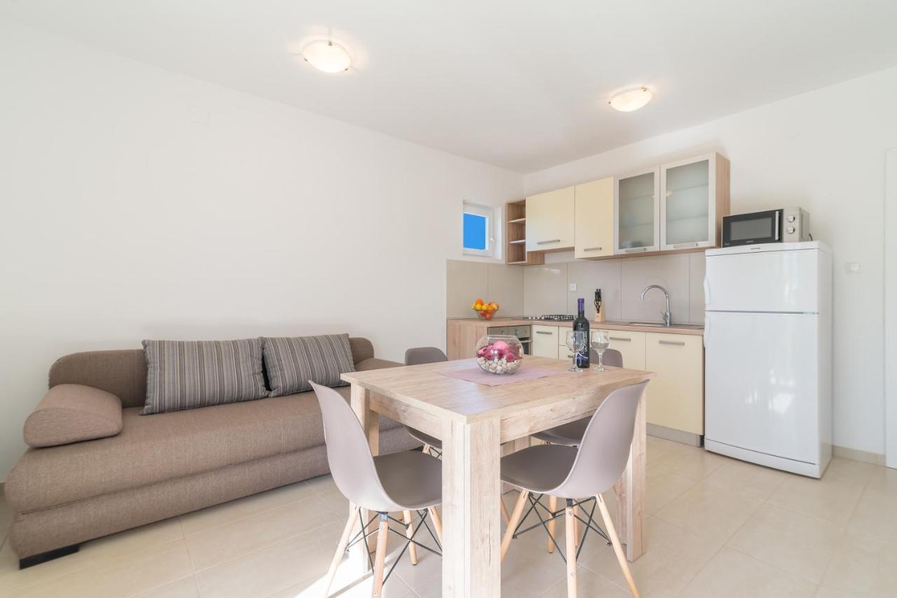 Apartmani Dupor Горни Карин Екстериор снимка