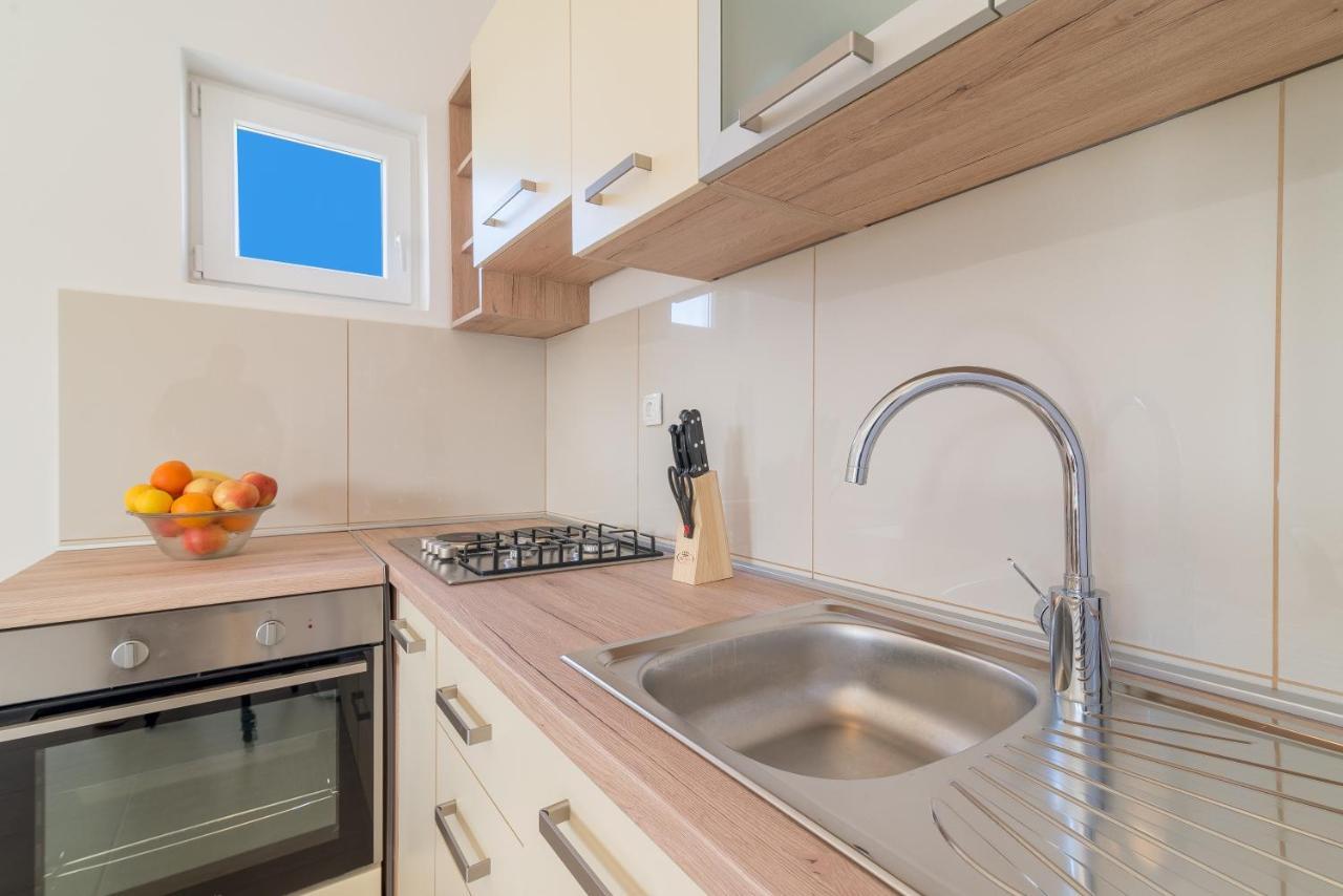 Apartmani Dupor Горни Карин Екстериор снимка